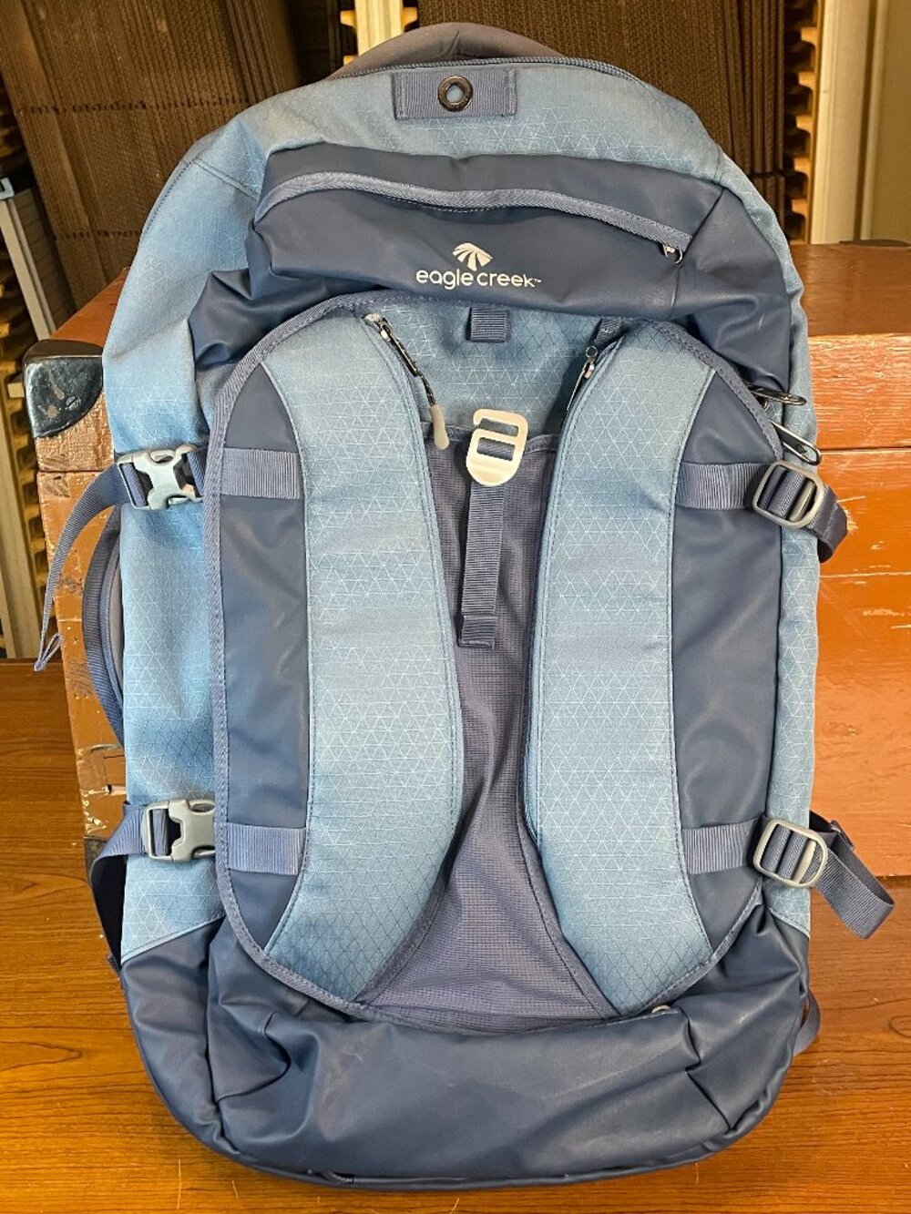 EAGLE CREEK Travel Pack 65 L Blue Large Suitcase Backpack Great Condition